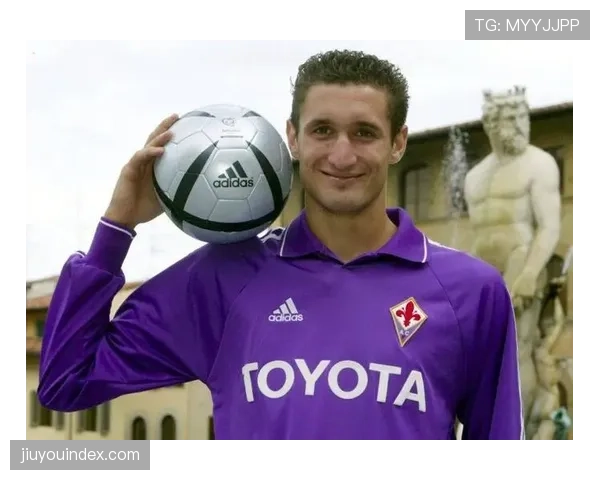 “足球进校园”项目在都灵展开，基耶利尼参与青少年训练课。